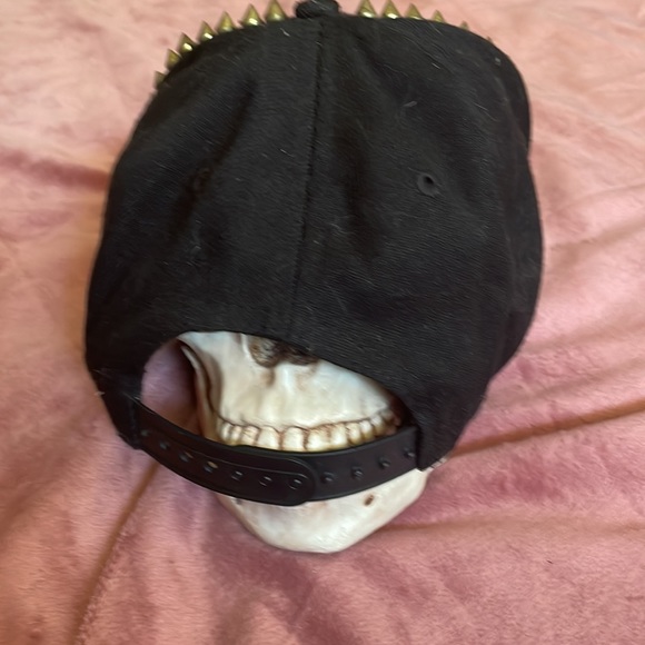 Nicki Minaj Queen hat SnapBack lettering is in gold leopard bill - Picture 4 of 4